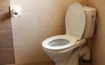 How to Turn Off Water to a Toilet